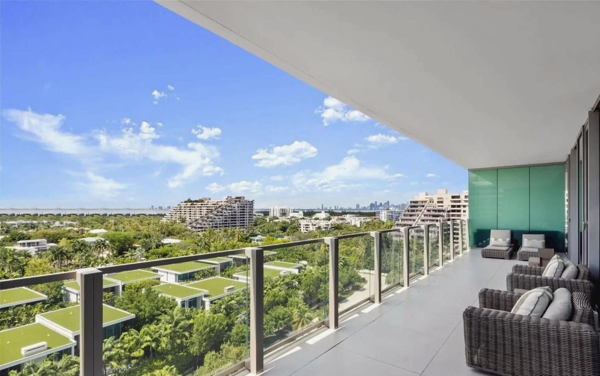 Luxury Coastal Living 3 Bedroom Unit Apartment *