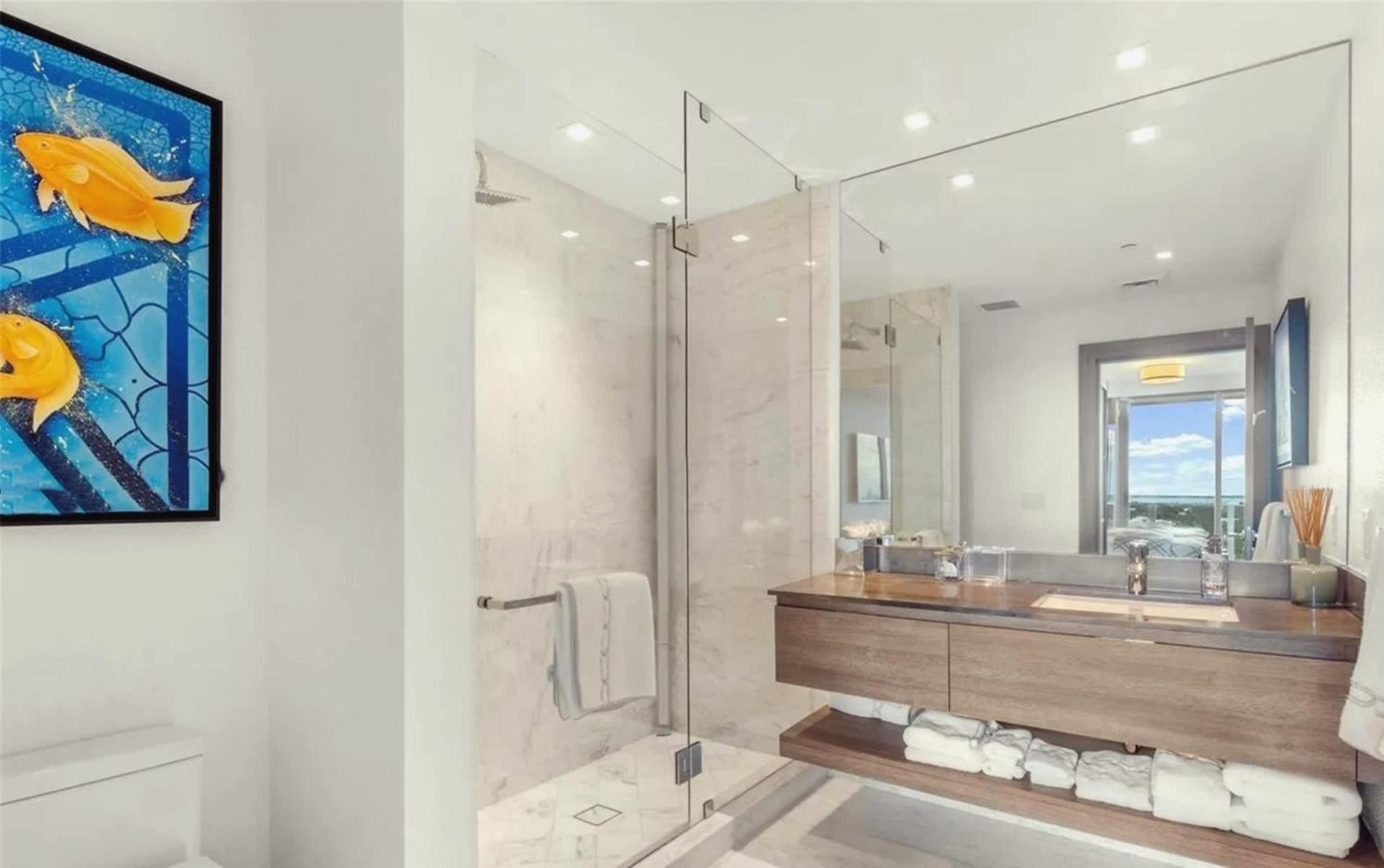 Apartment Luxury Coastal Living 3 Bedroom Unit Miami