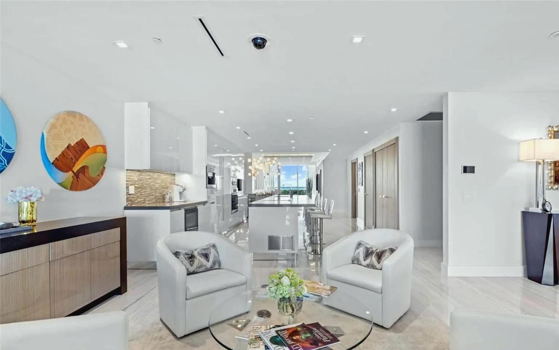 Luxury Coastal Living 3 Bedroom Unit Apartment *