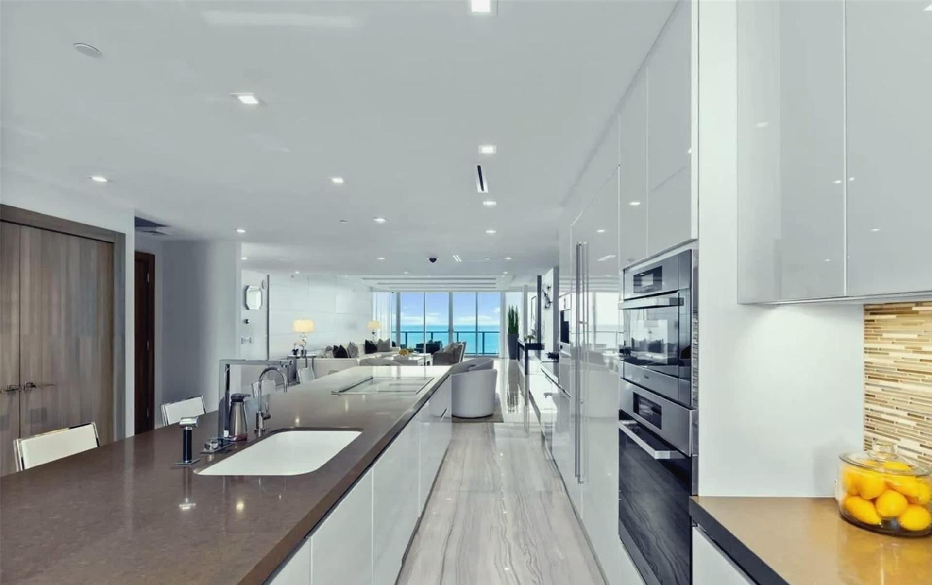 Luxury Coastal Living 3 Bedroom Unit Apartment Miami