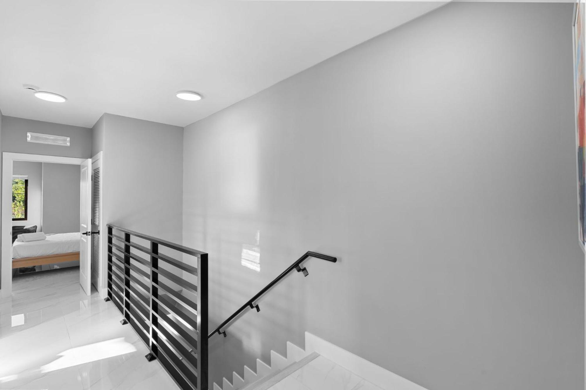 Spacious W Parking Free Apartment