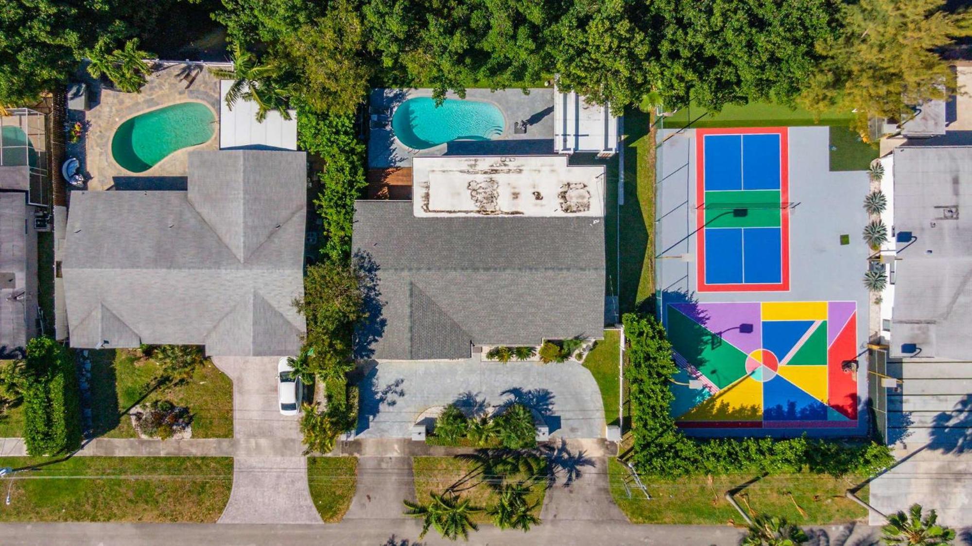 Spacious Retreat Sleeps 12 Private Pool Fire Pit Holiday home Miami