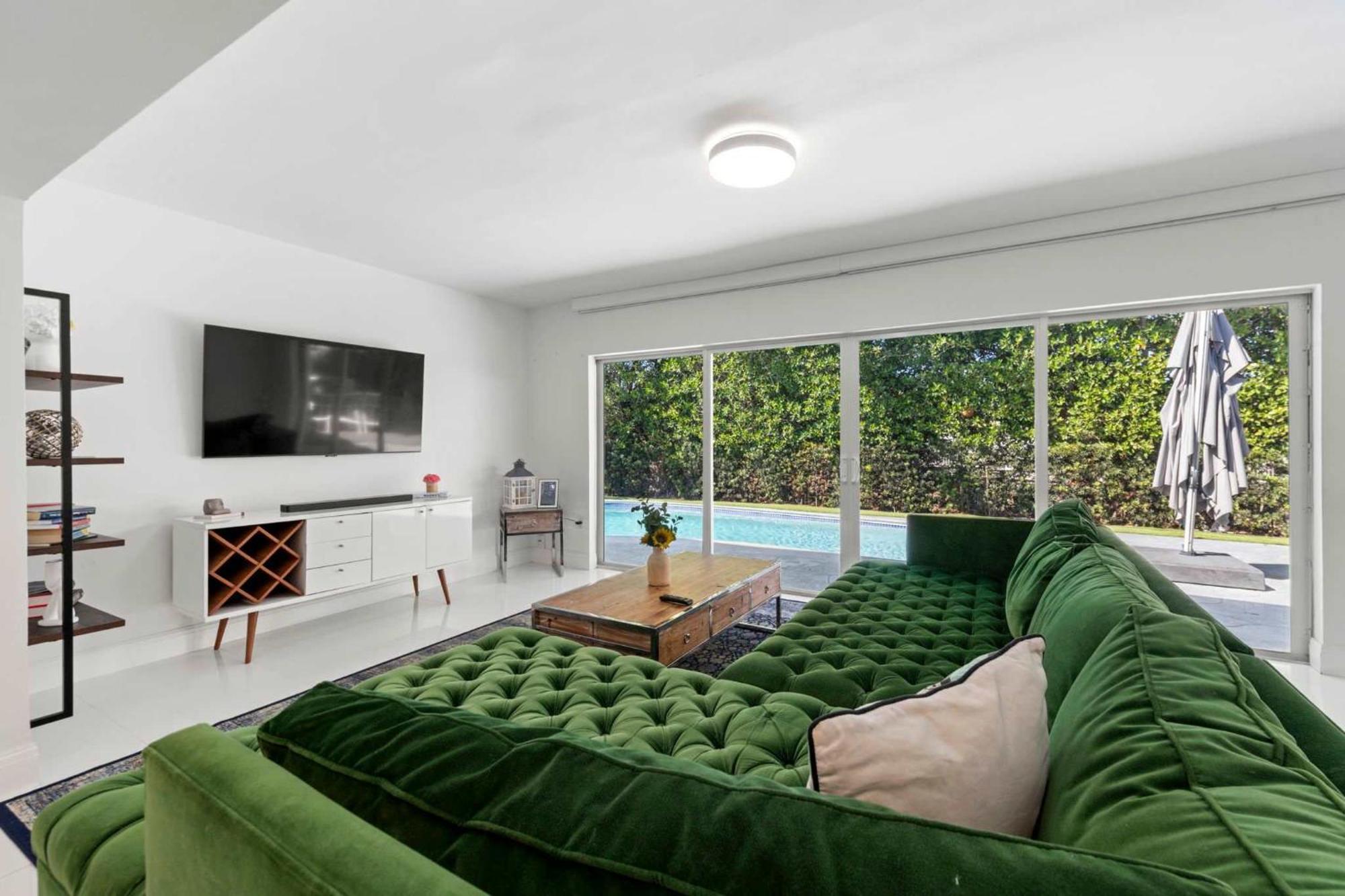 Spacious Retreat Sleeps 12 Private Pool Fire Pit *
