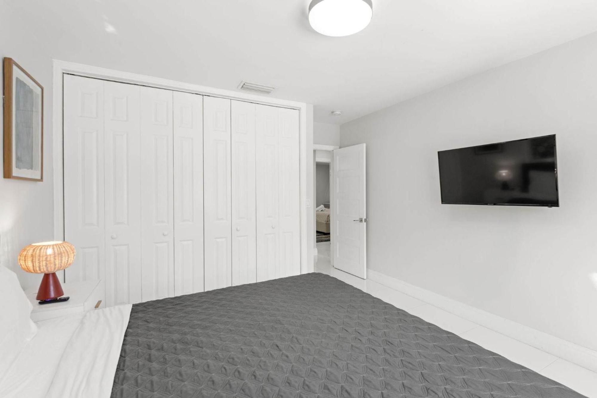 Spacious Retreat Sleeps 12 Private Pool Fire Pit Holiday home