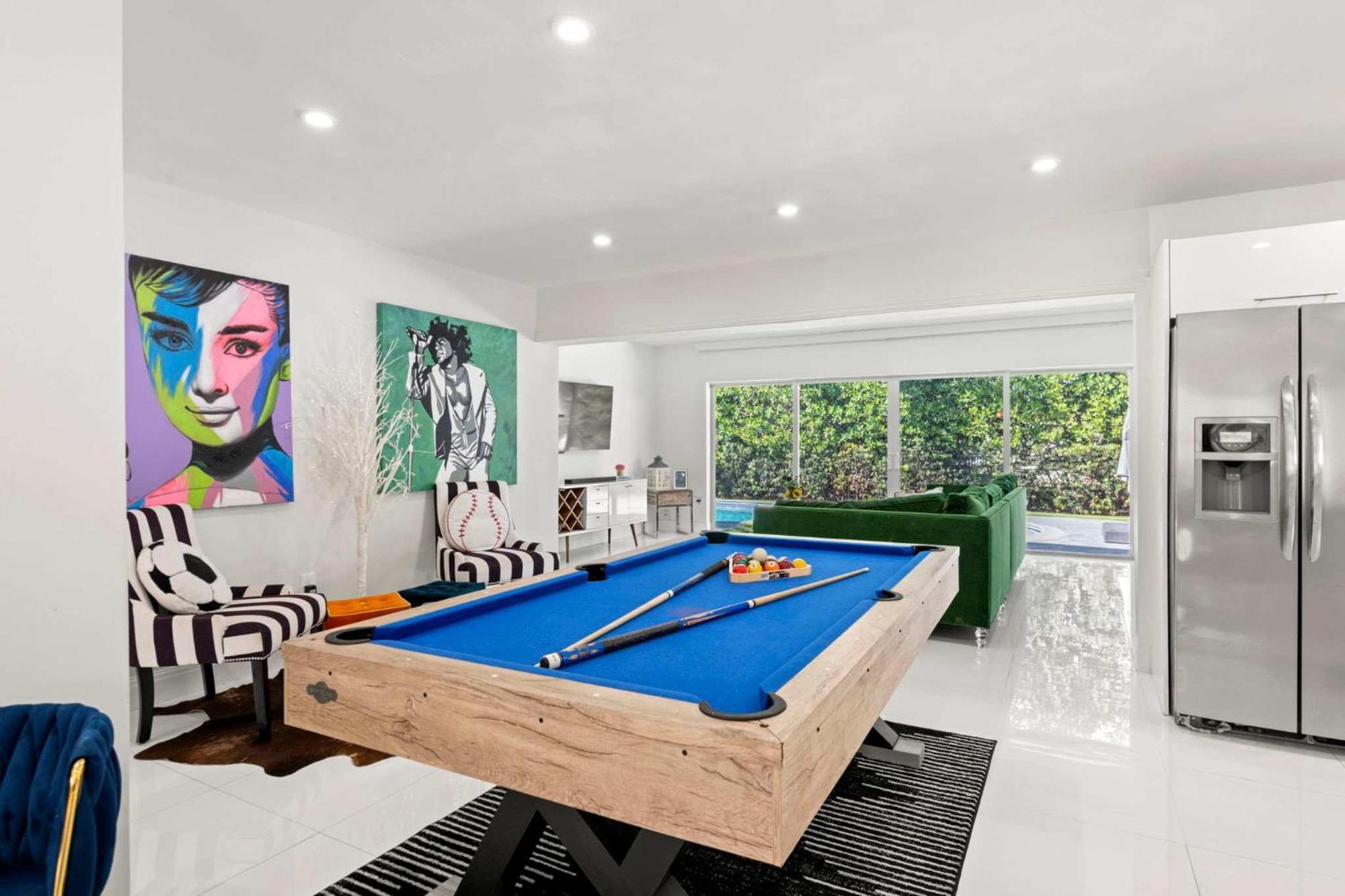Spacious Retreat Sleeps 12 Private Pool Fire Pit Holiday home Miami