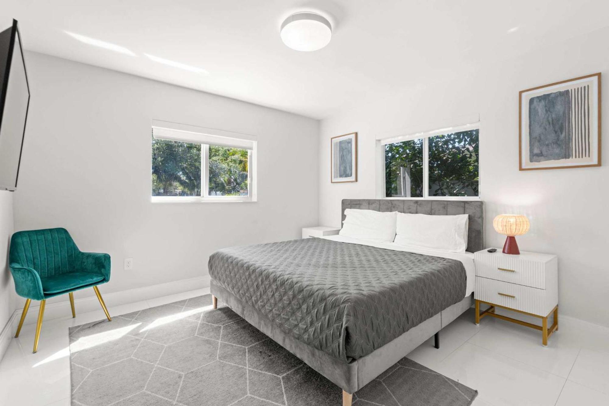Spacious Retreat Sleeps 12 Private Pool Fire Pit Miami