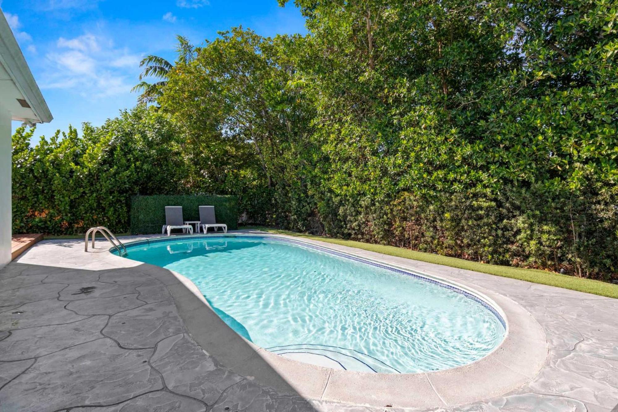 Holiday home Spacious Retreat Sleeps 12 Private Pool Fire Pit *