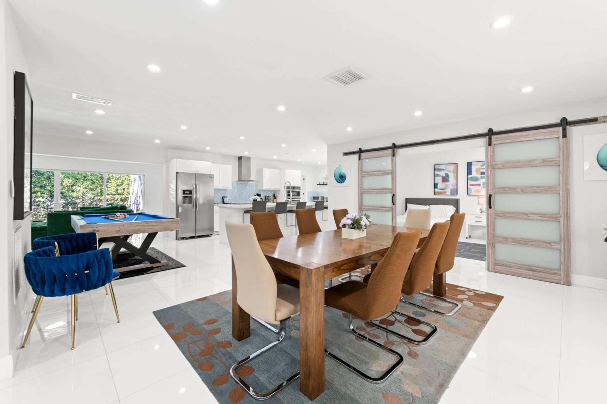 Spacious Retreat Sleeps 12 Private Pool Fire Pit Holiday home Miami