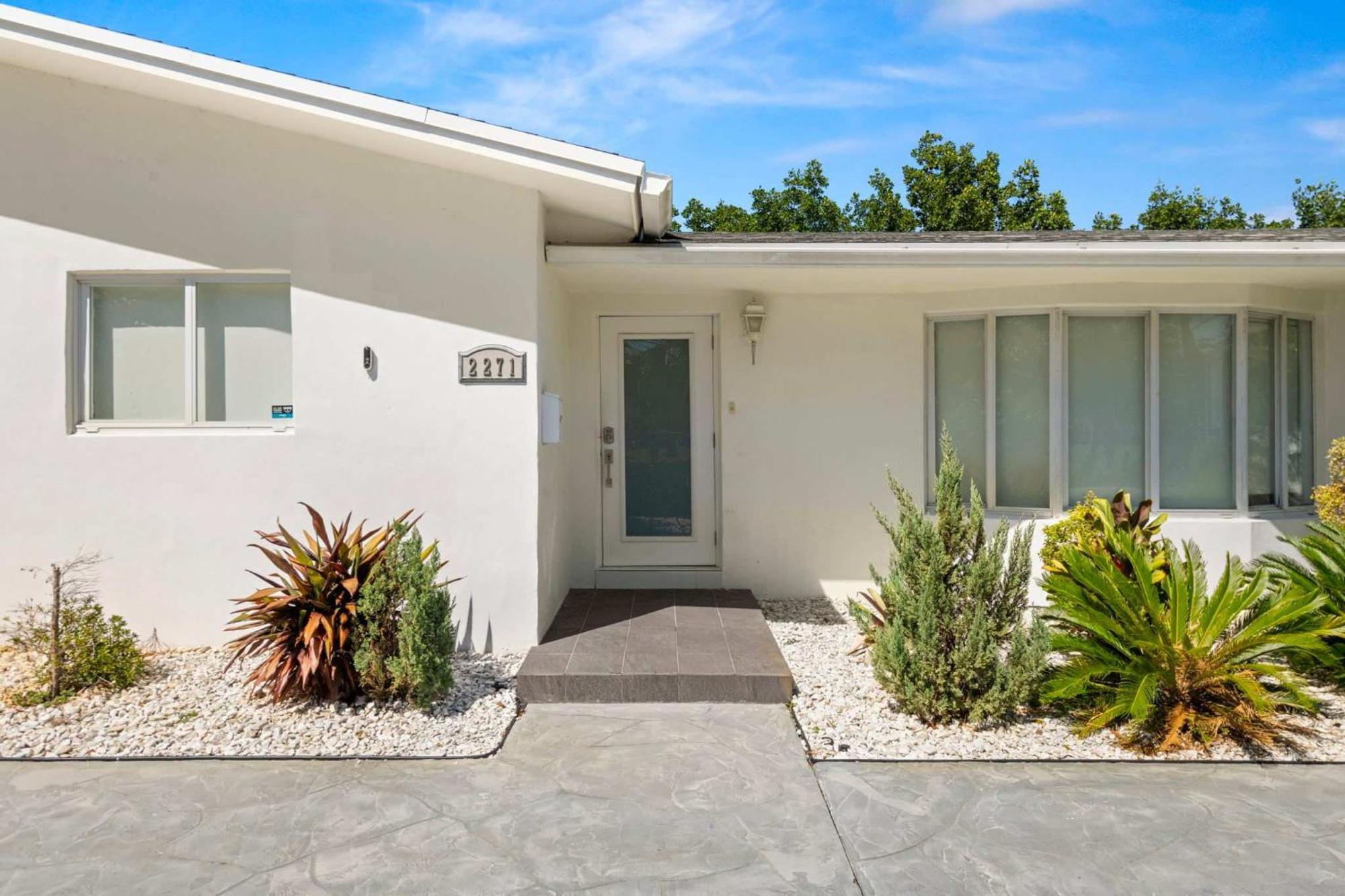 Spacious Retreat Sleeps 12 Private Pool Fire Pit Holiday home