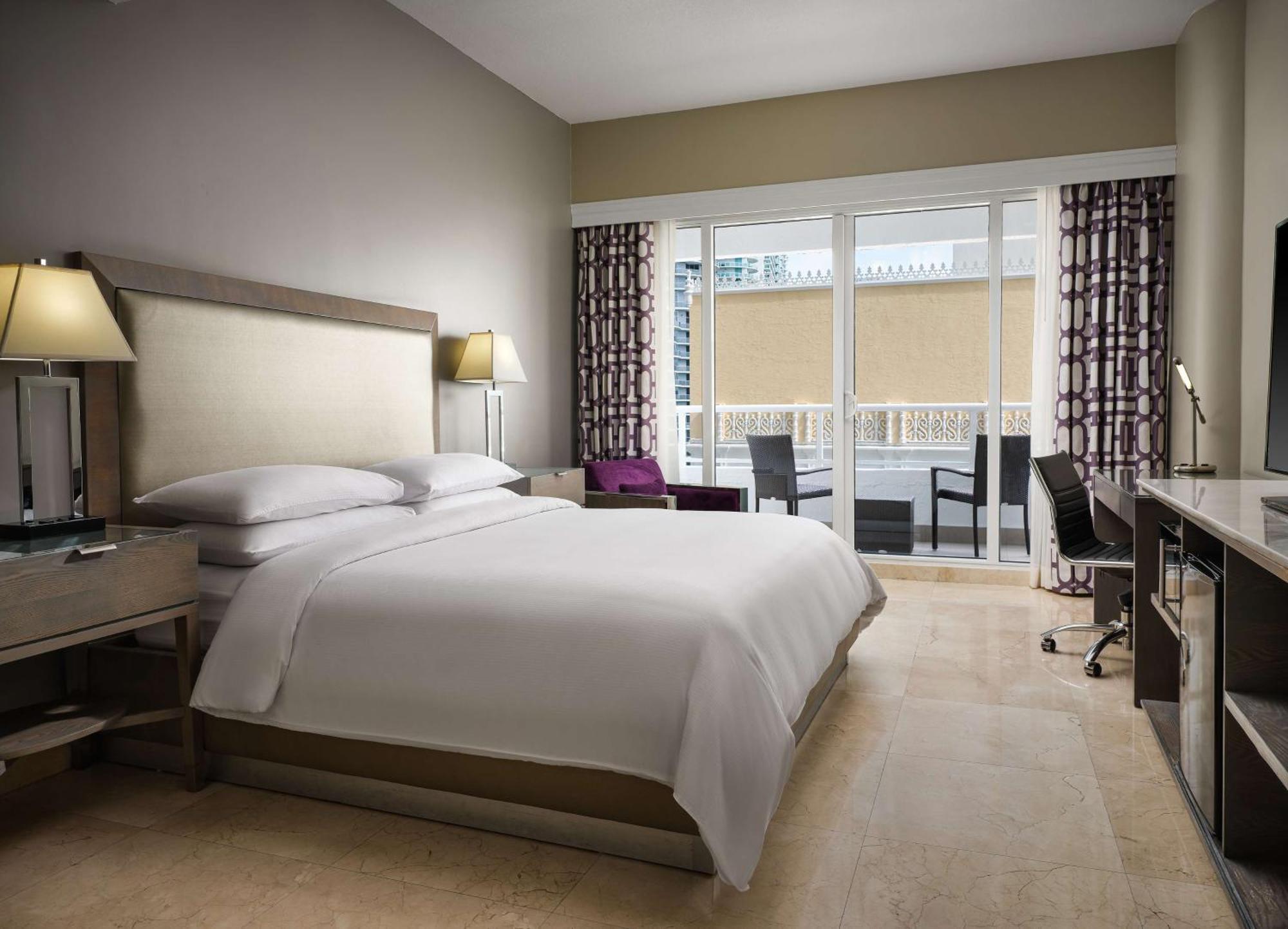 Doubletree By Hilton Grand Biscayne Bay Hotel