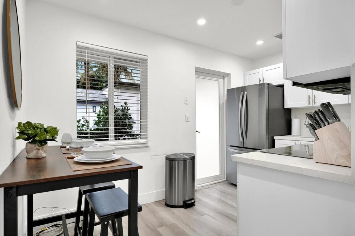 Koze 2 Bedroom With King And Queen Beds, Near Everything Trendy