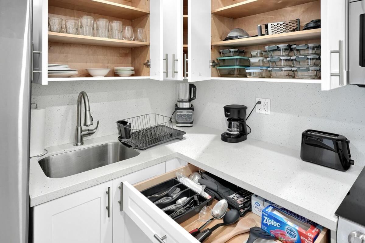 Koze 2 Bedroom With King And Queen Beds, Near Everything Trendy Holiday home Miami