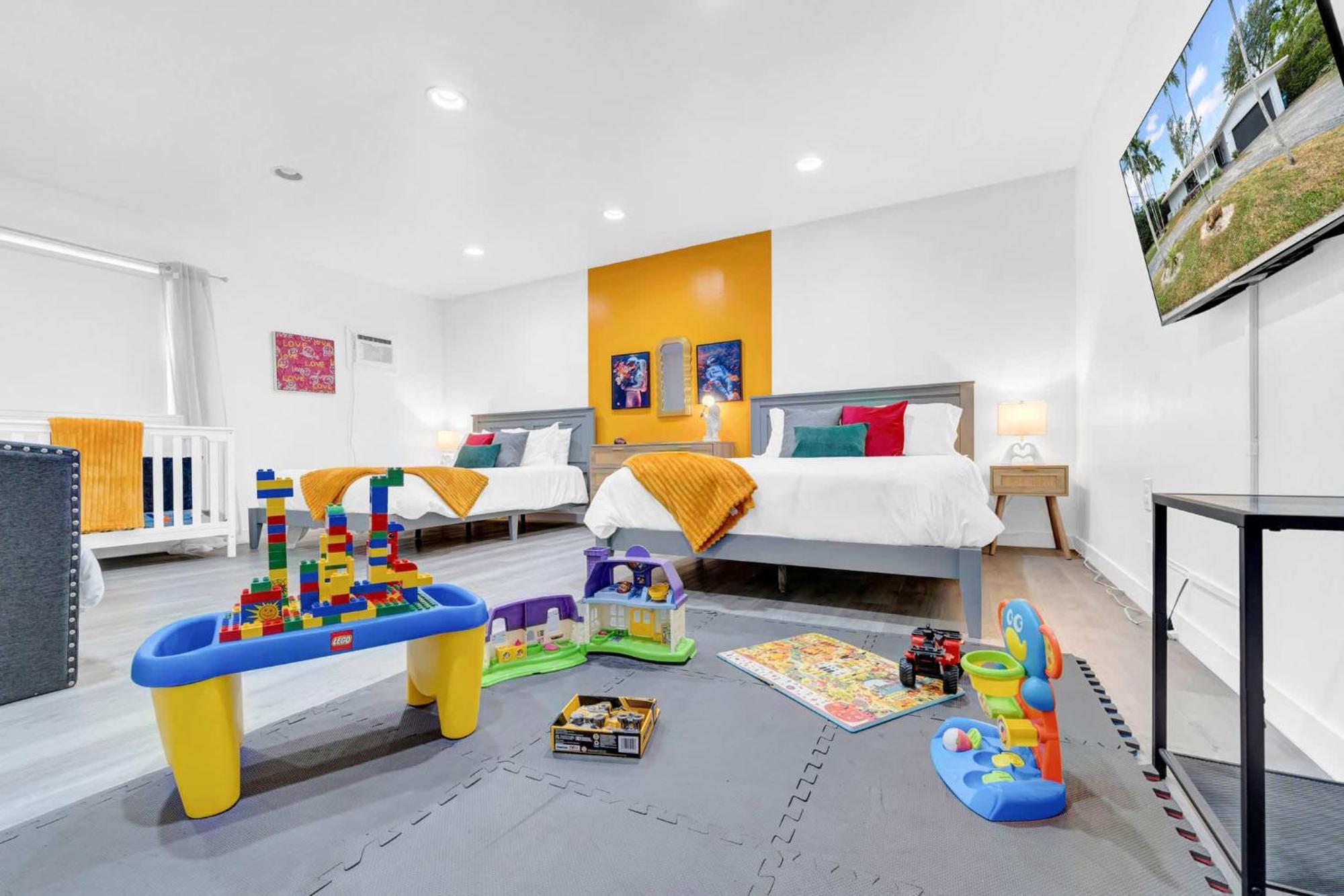 Holiday home Luxury Lakefront Retreat Perfect For Family Fun