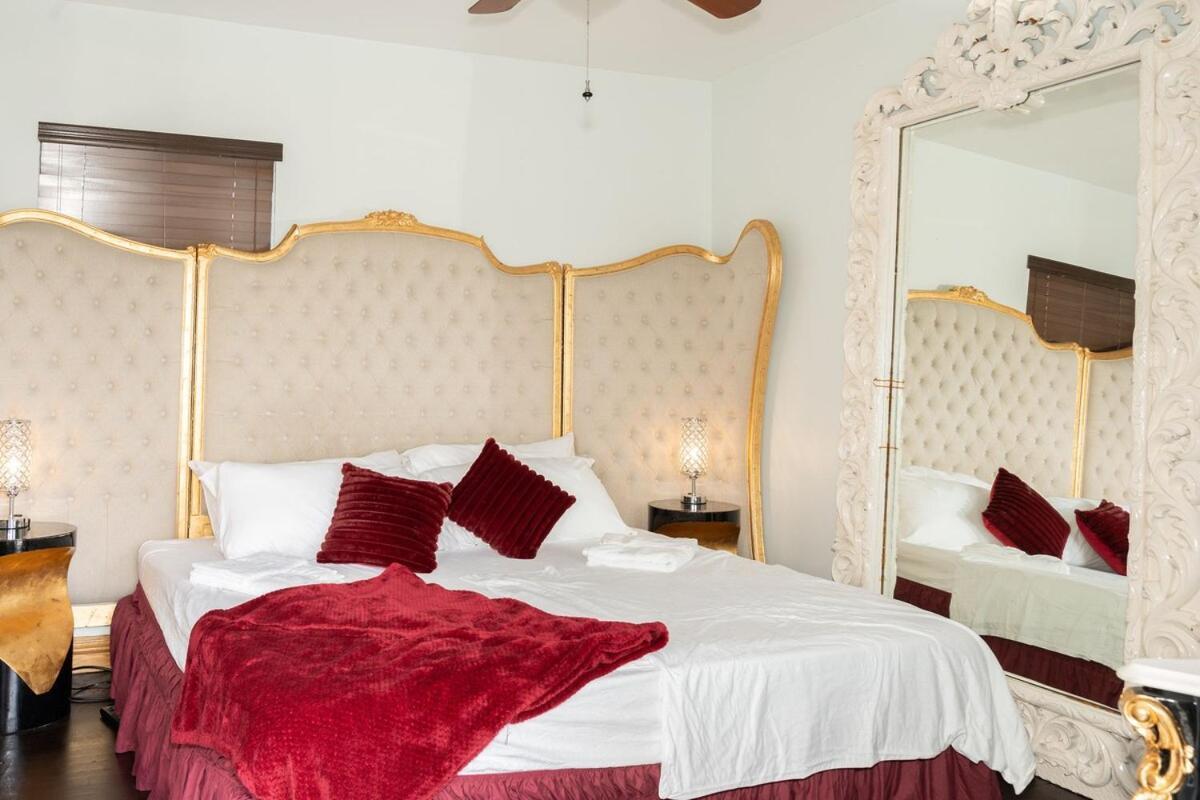 Villa River Villa-pool, Hot Tub, Dock, Big Garden Miami