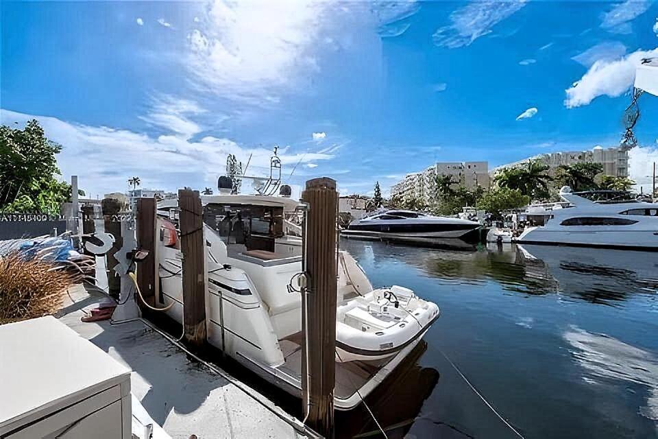 Villa River Villa-pool, Hot Tub, Dock, Big Garden