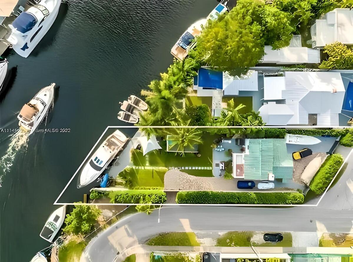 Villa River Villa-pool, Hot Tub, Dock, Big Garden *