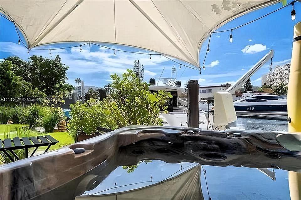 Villa River Villa-pool, Hot Tub, Dock, Big Garden *