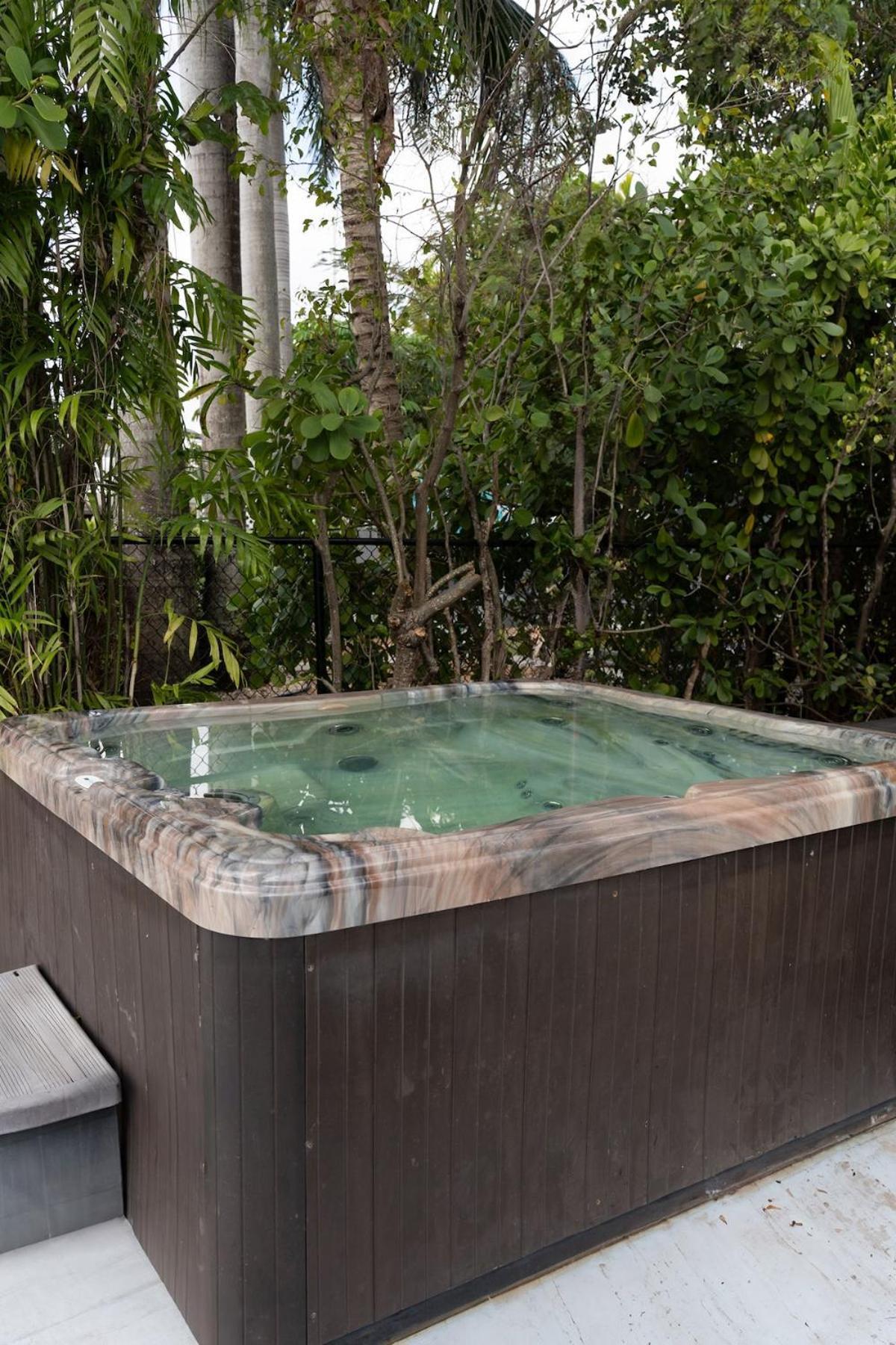 River Villa-pool, Hot Tub, Dock, Big Garden Villa *