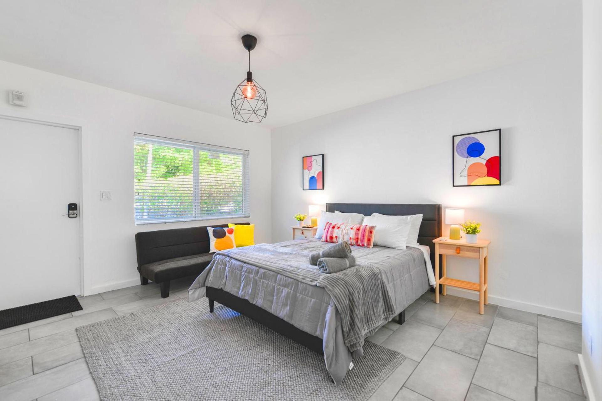 Apartment And Art Close To Lovely Miami
