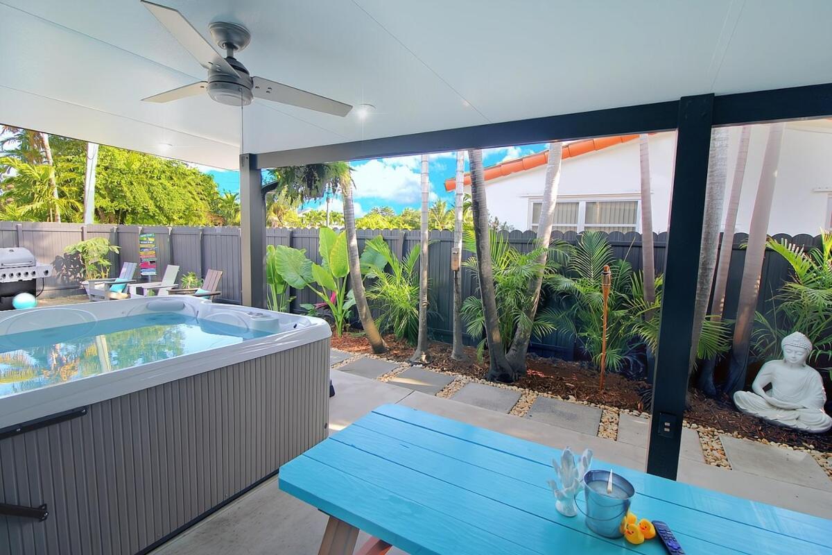 Holiday home King Bed & Hot Tub, A Casita For Families & Pets