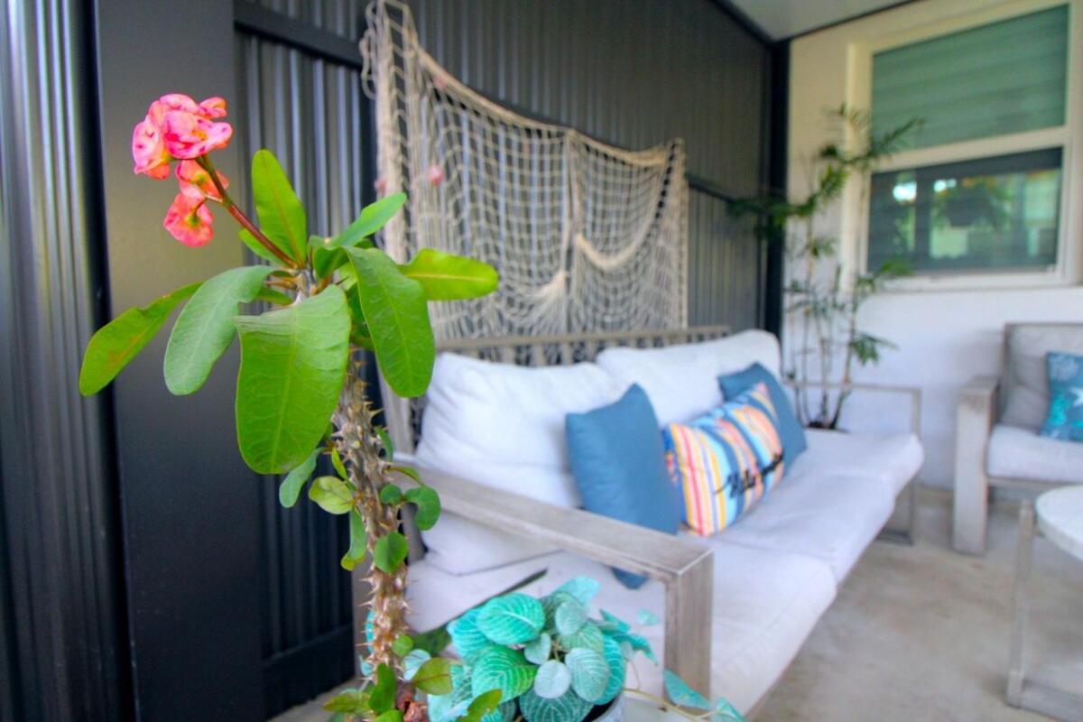 King Bed & Hot Tub, A Casita For Families & Pets * Miami