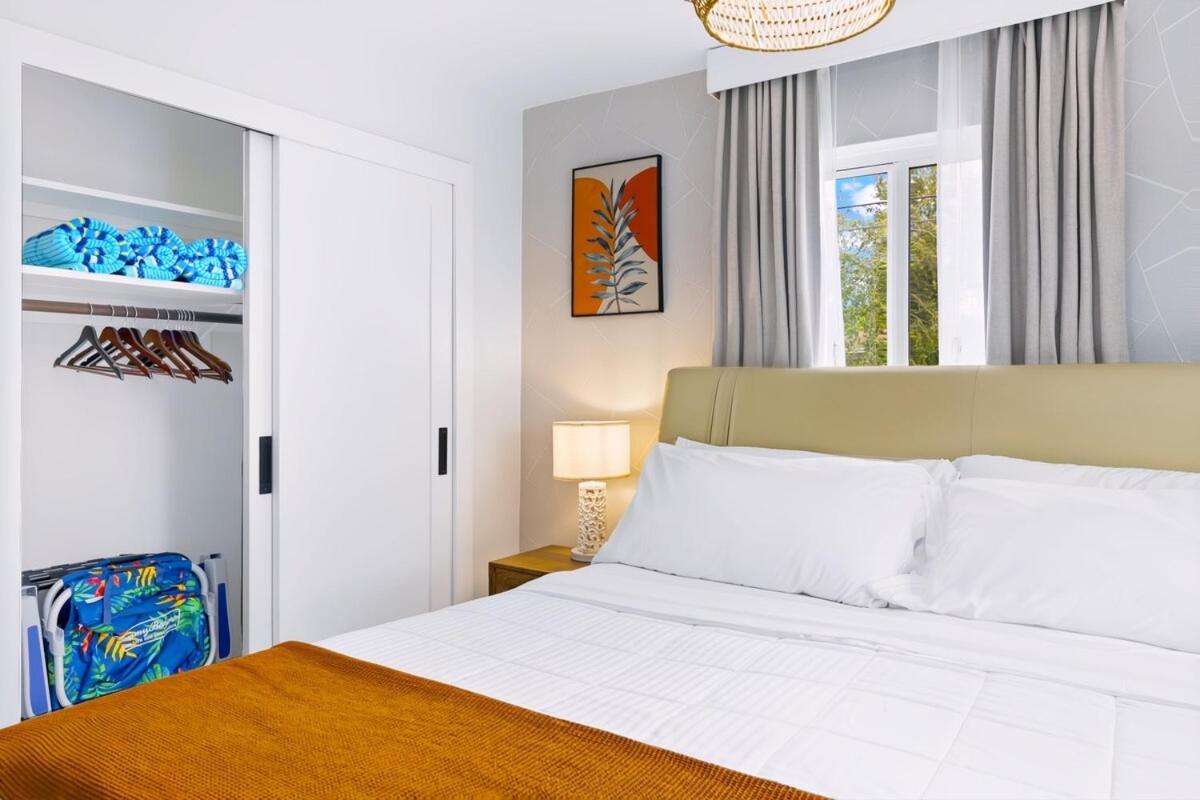King Bed & Hot Tub, A Casita For Families & Pets Miami