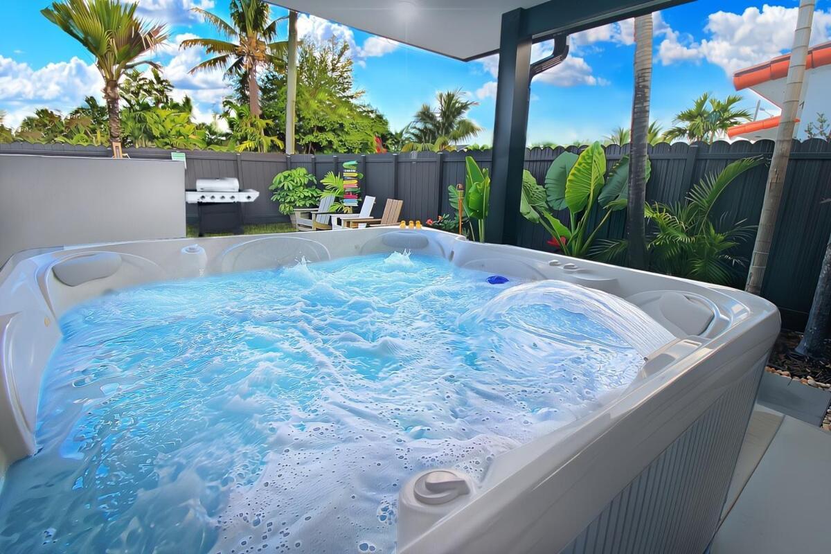 Holiday home King Bed & Hot Tub, A Casita For Families & Pets *