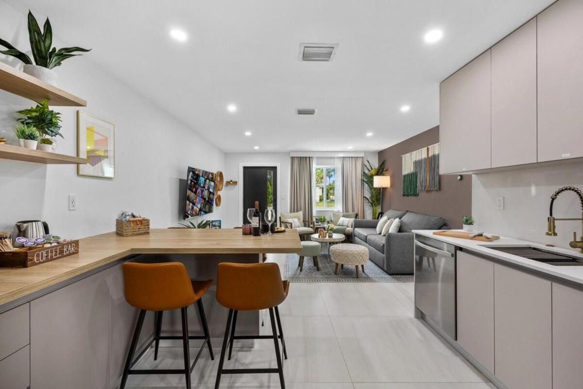 King Bed & Hot Tub, A Casita For Families & Pets * Miami