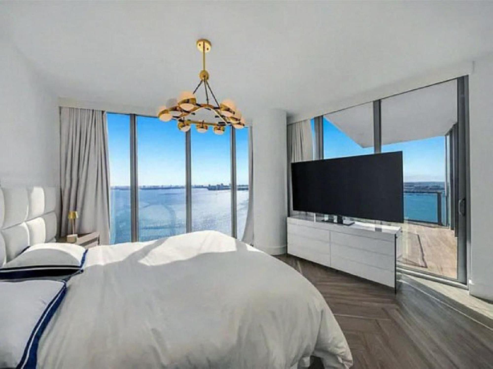 High-floor With Ocean Views In Apartment