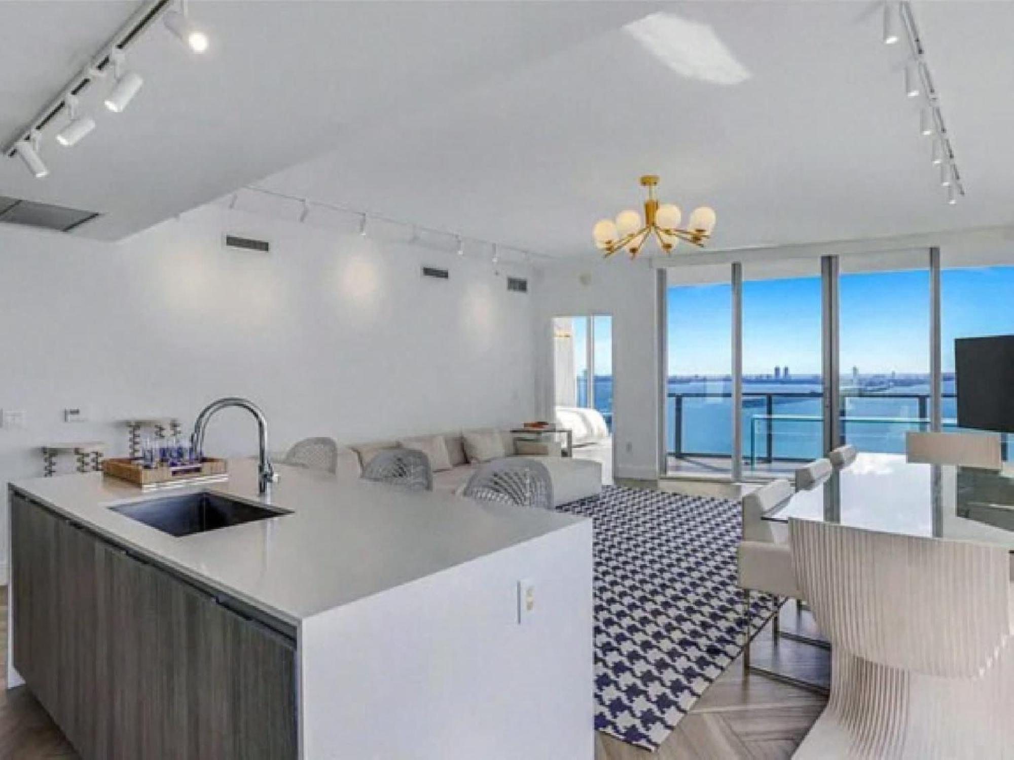 High-floor With Ocean Views In Miami
