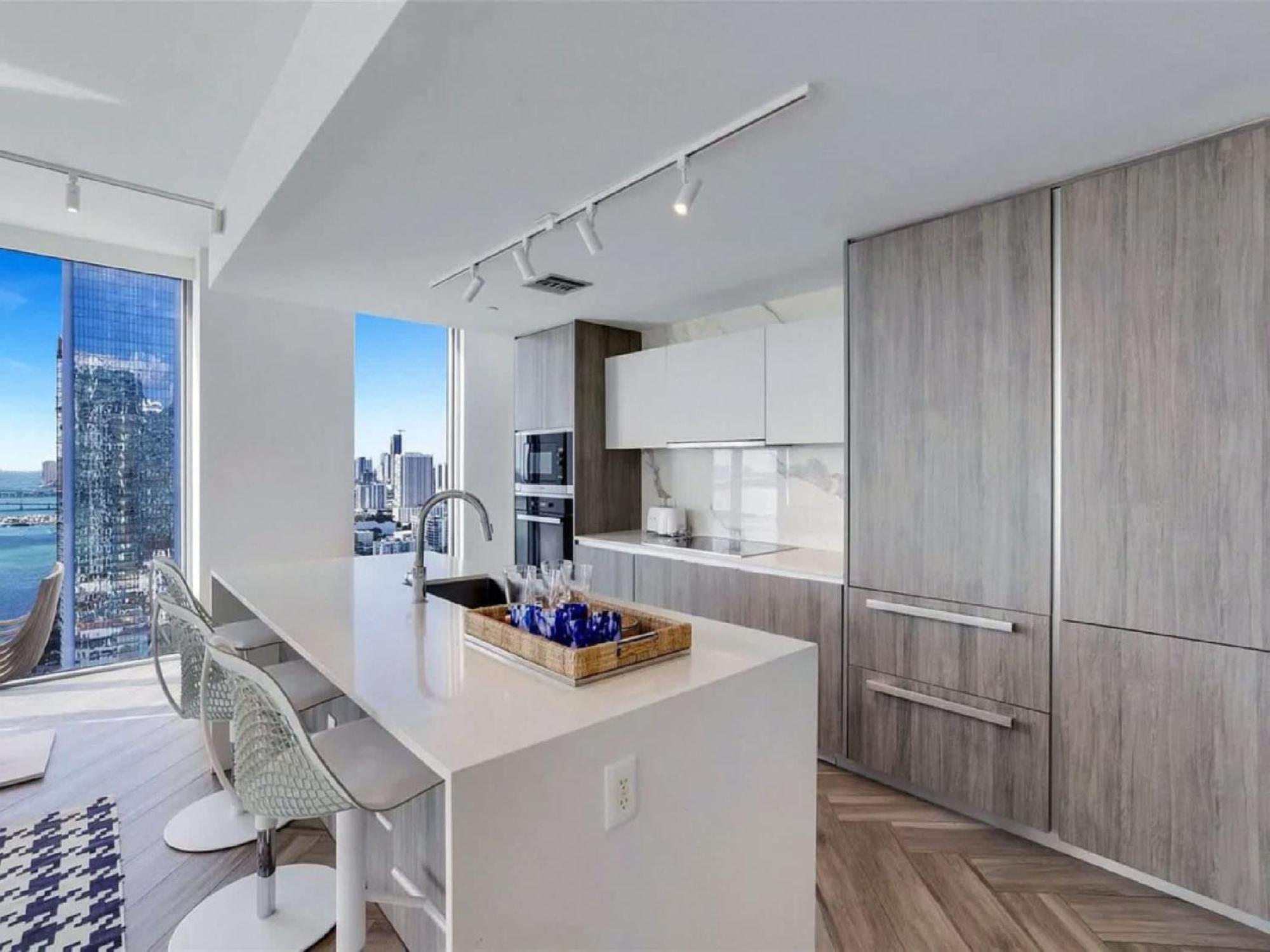 High-floor With Ocean Views In Apartment