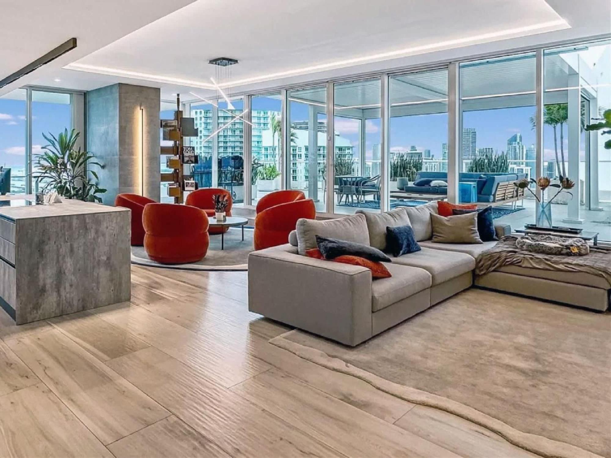 Apartment Penthouse With Stunning Views In Edgewater *