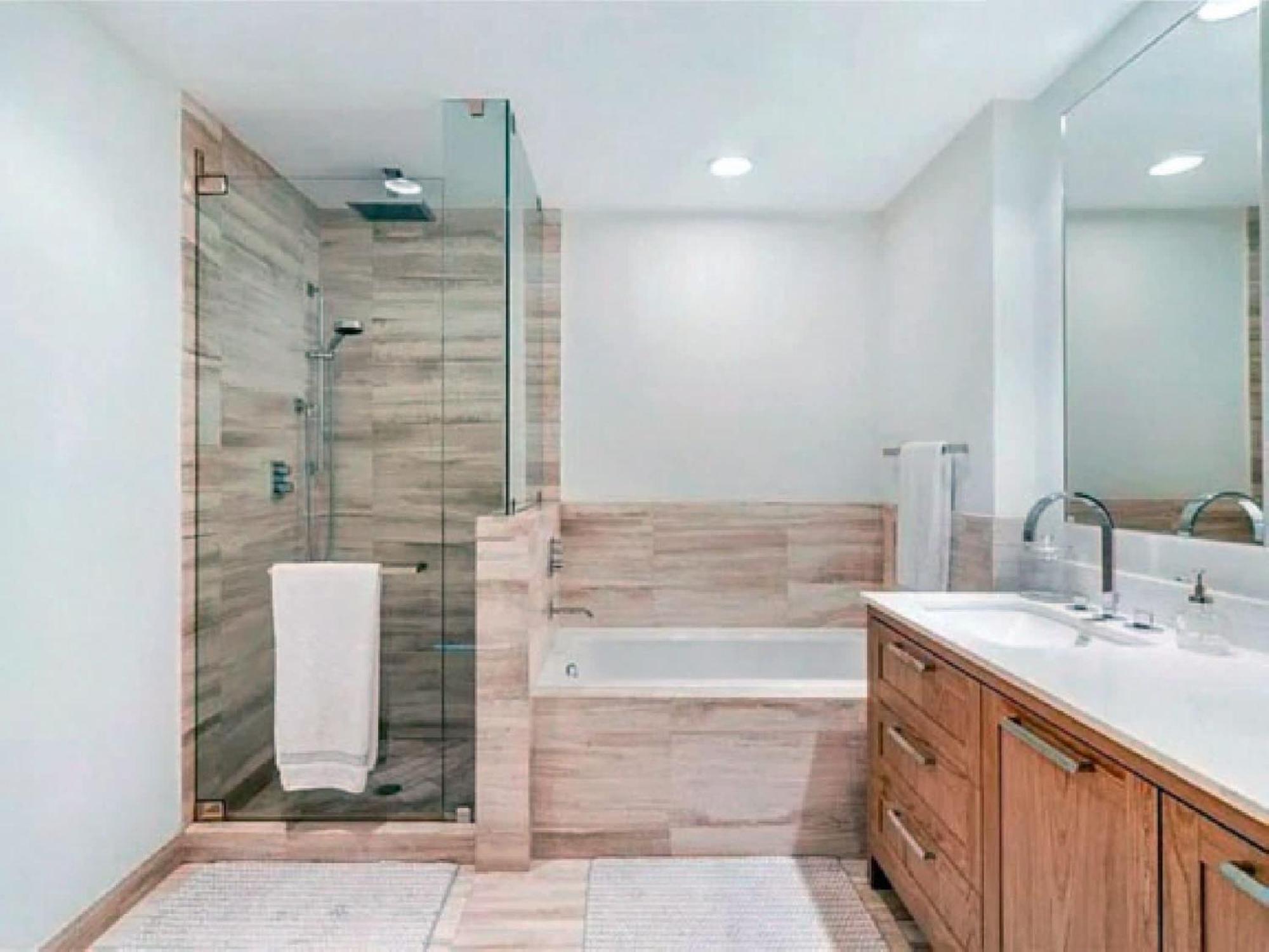 Elegant With Ocean Views In Key Biscayne *