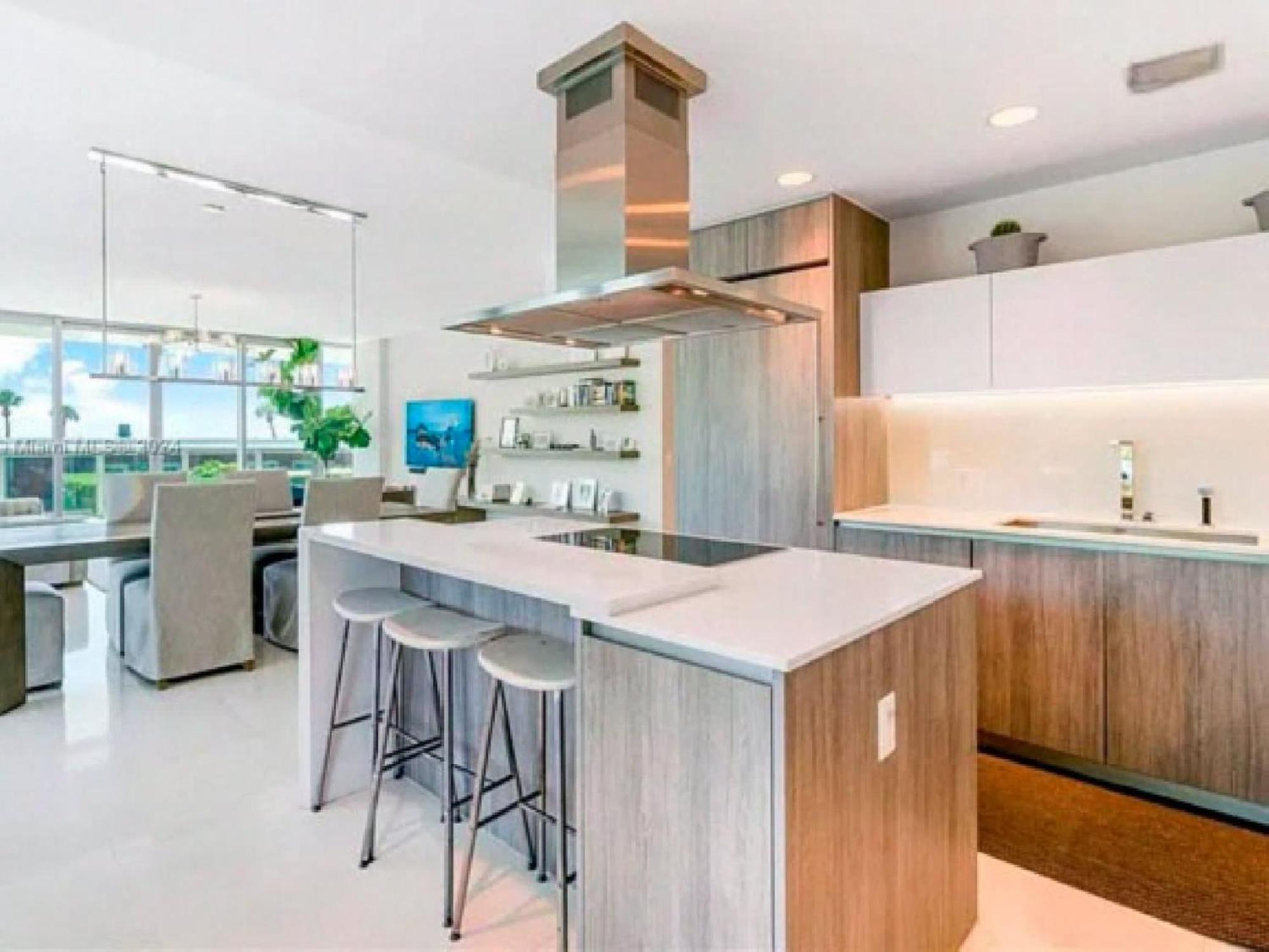 Elegant With Ocean Views In Key Biscayne Apartment