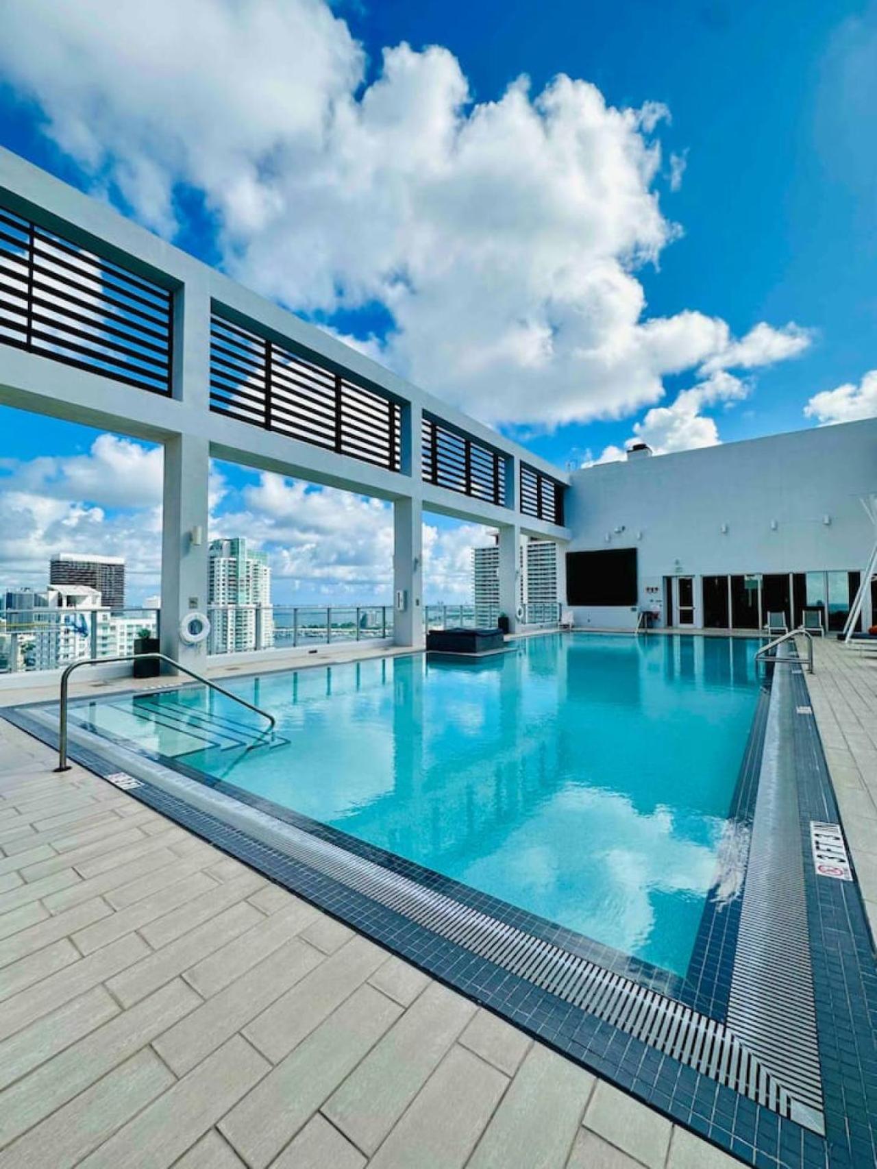 Luxury Corner Prime * Miami