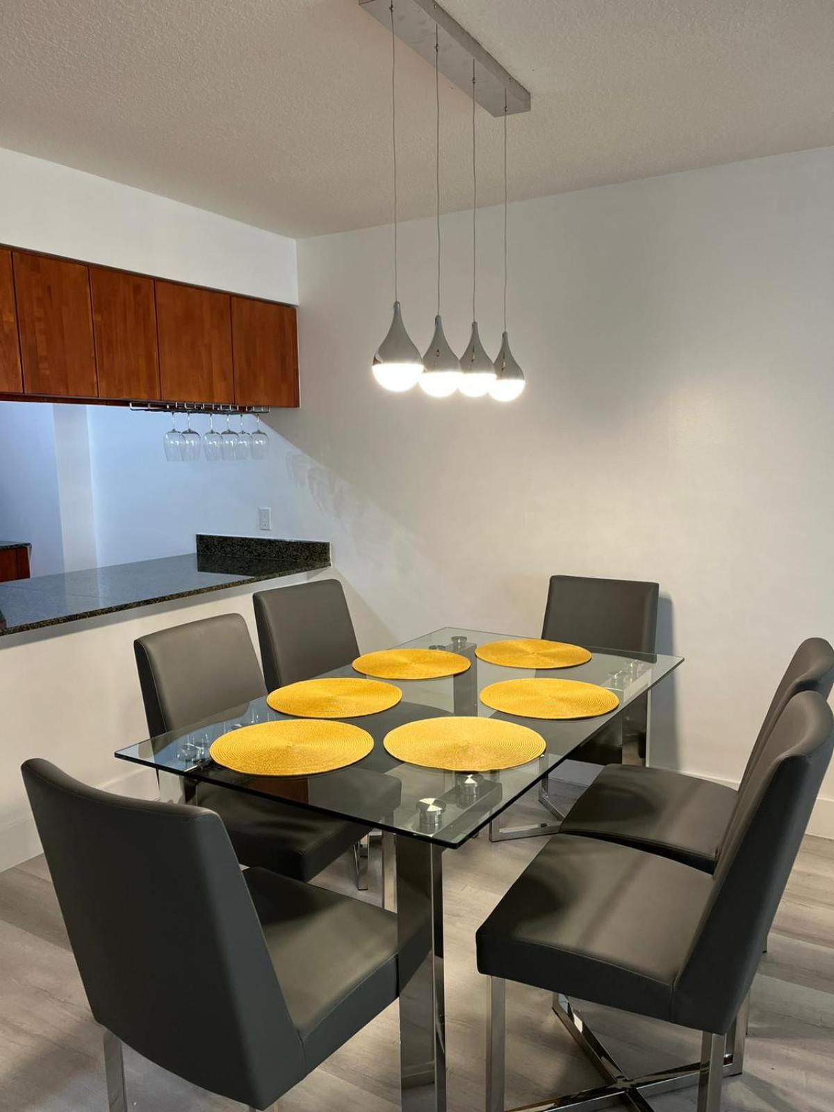 Luxury 1bd In Downtown Brickell Free Parking Apartment