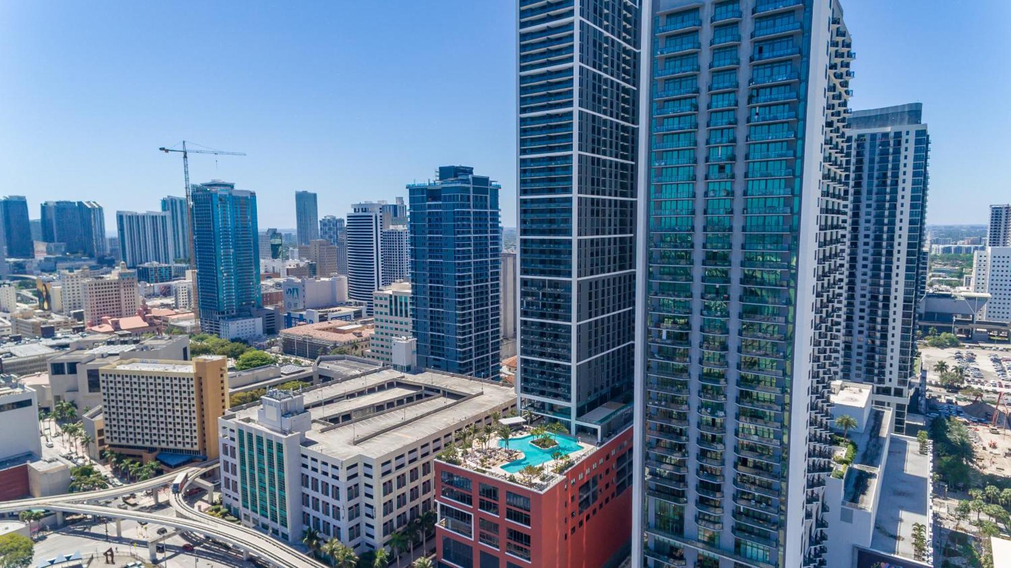 Magnificent 3 Bedrooms In Downtown With Incredible Views