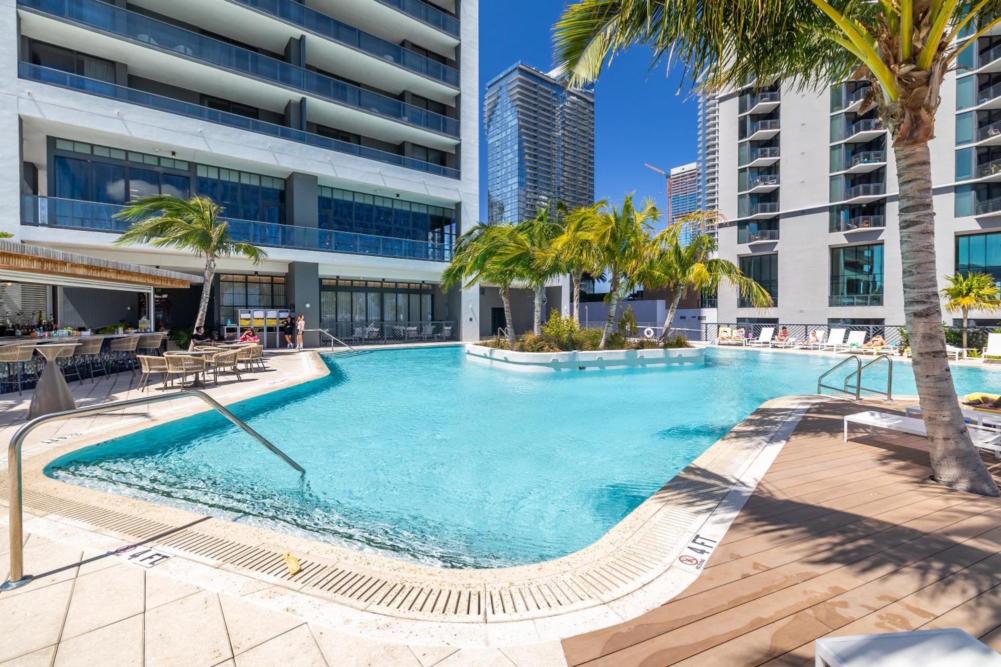 Magnificent 3 Bedrooms In Downtown With Incredible Views