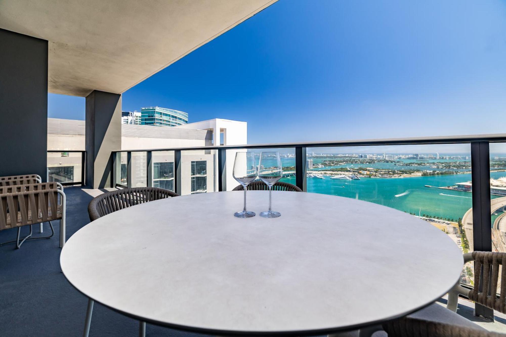 Magnificent 3 Bedrooms In Downtown With Incredible Views * Miami