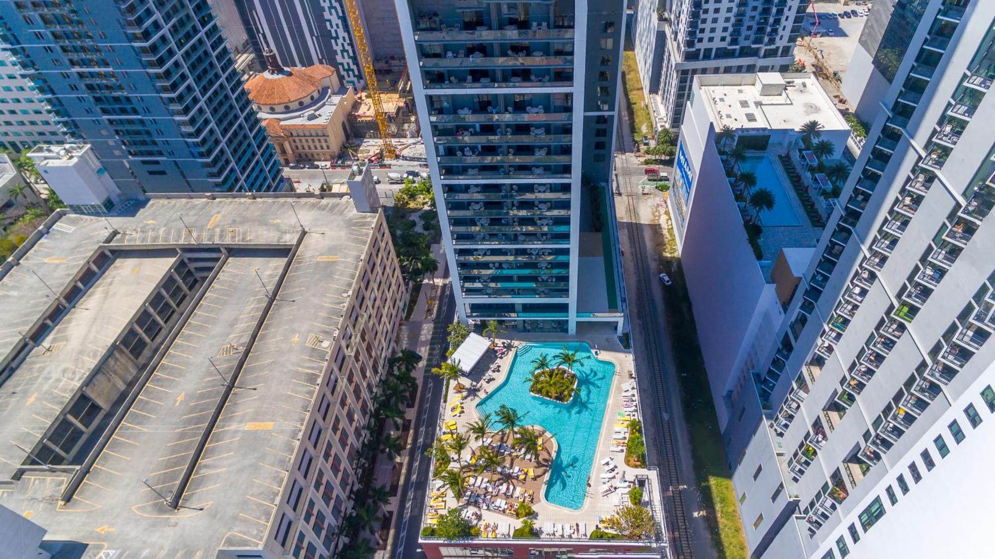 Magnificent 3 Bedrooms In Downtown With Incredible Views Apartment