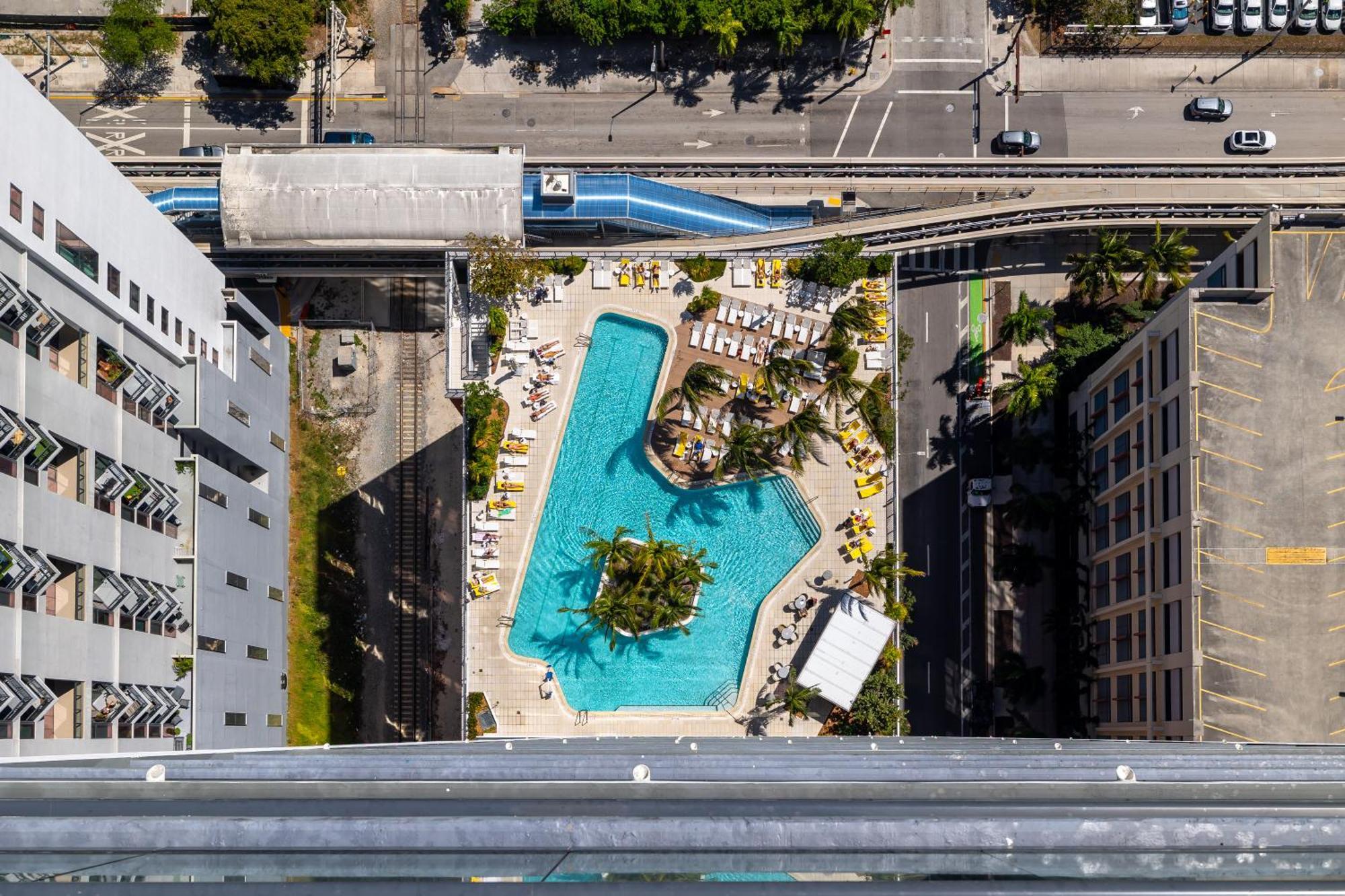 Magnificent 3 Bedrooms In Downtown With Incredible Views *