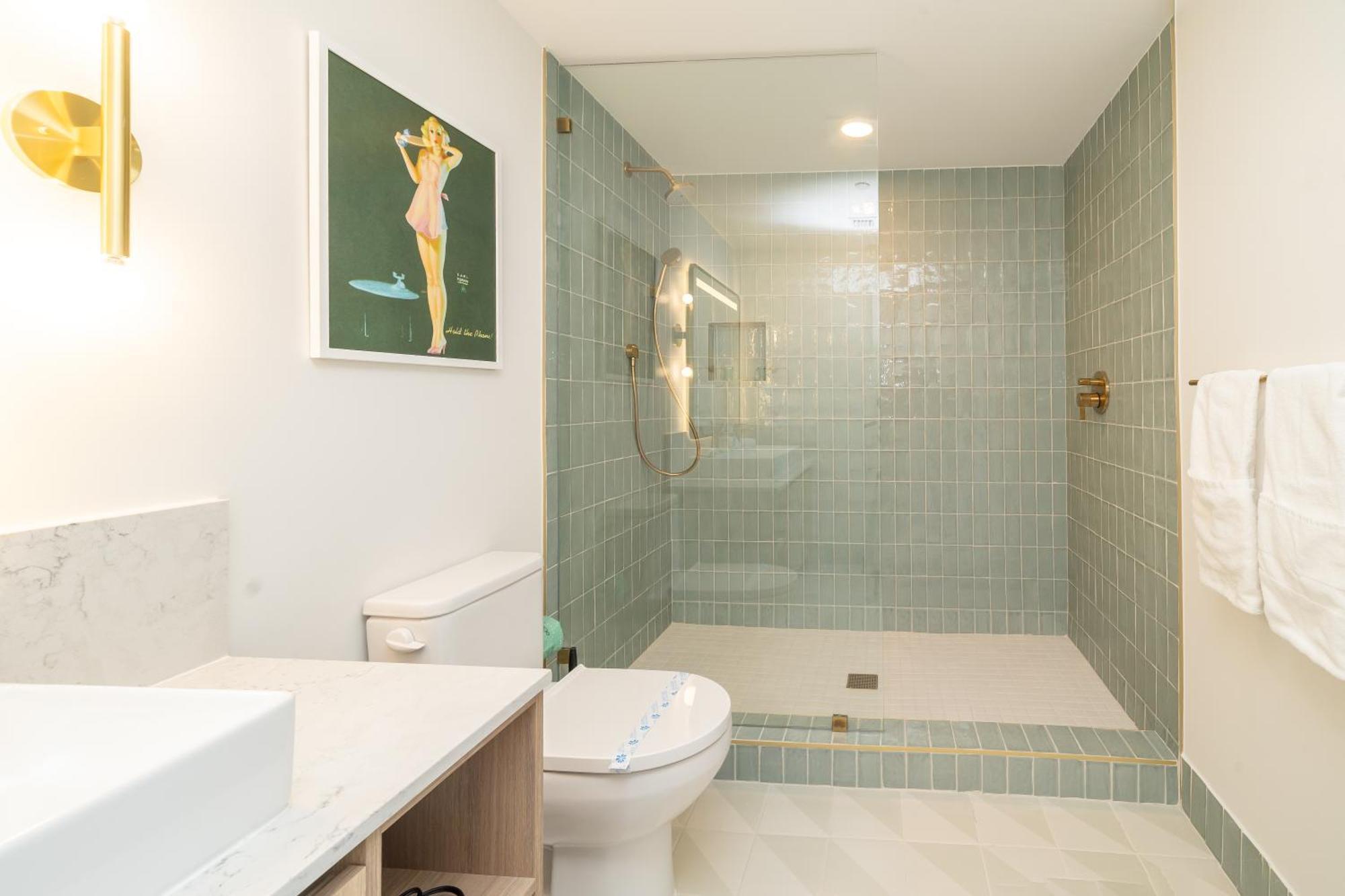 Magnificent 3 Bedrooms In Downtown With Incredible Views *