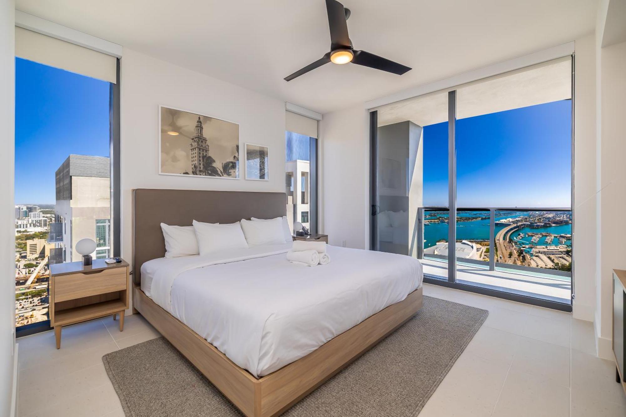 Magnificent 3 Bedrooms In Downtown With Incredible Views