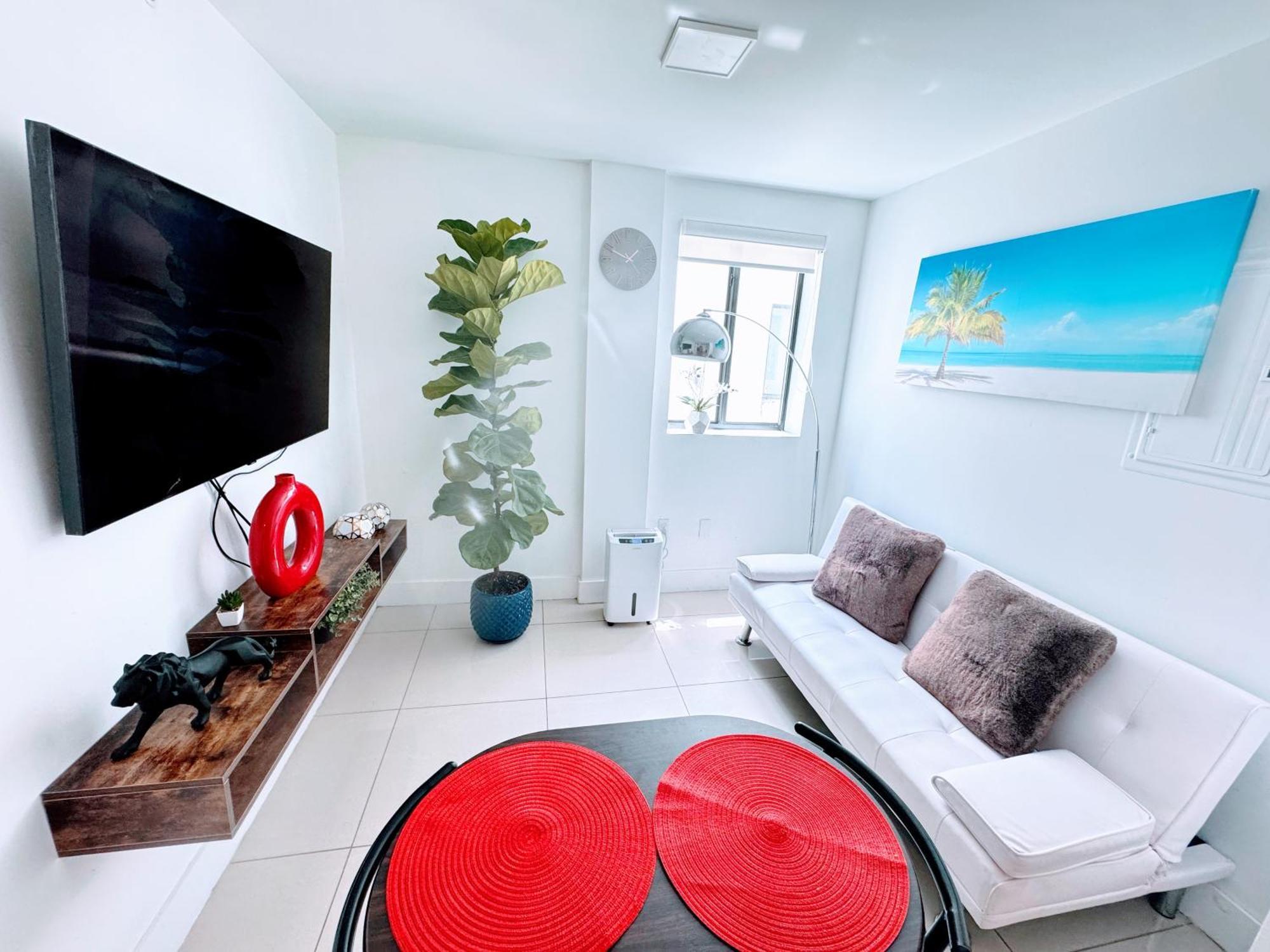 Modern Bedroom In Shared With Host * Miami