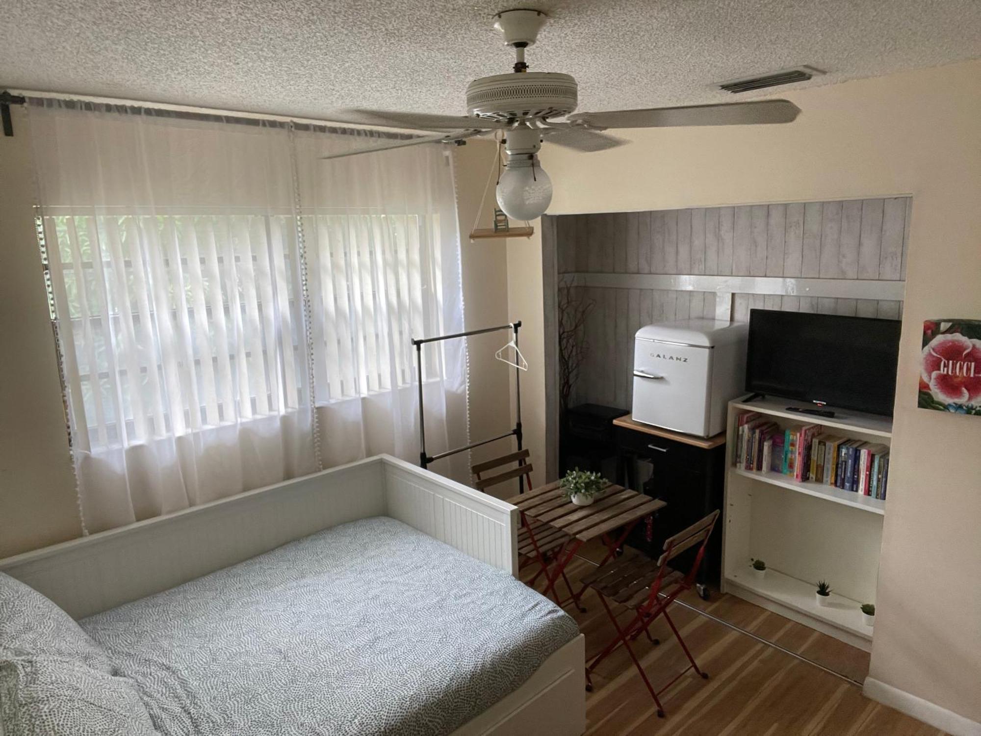 Beautiful In The Location In Miami! Homestay *