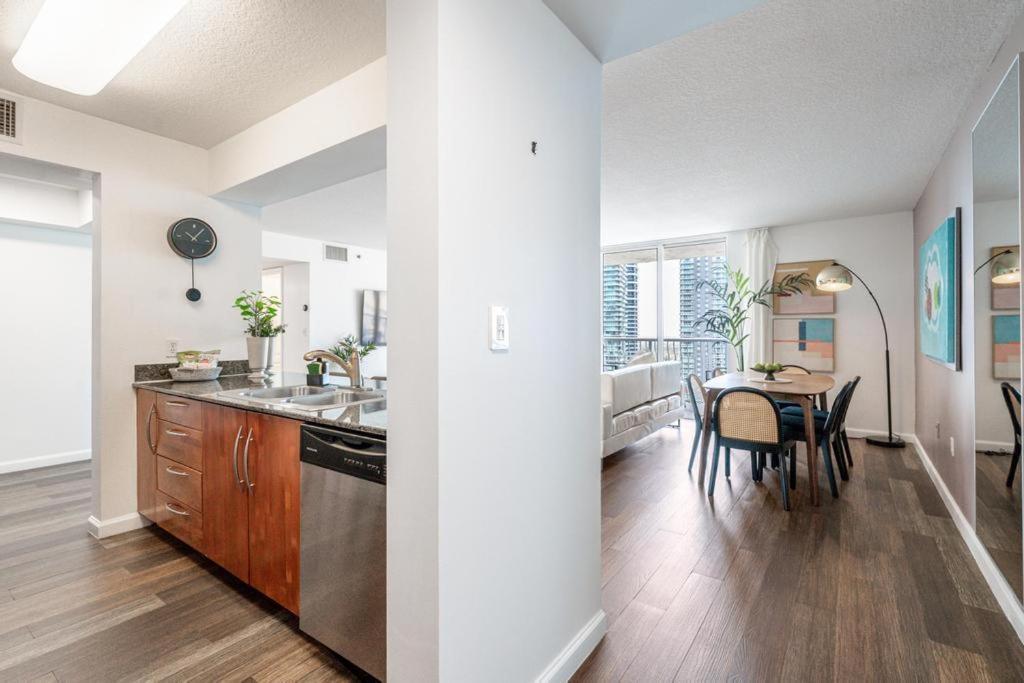 Brickell 2 Bedroom In The Heart Of Apartment *