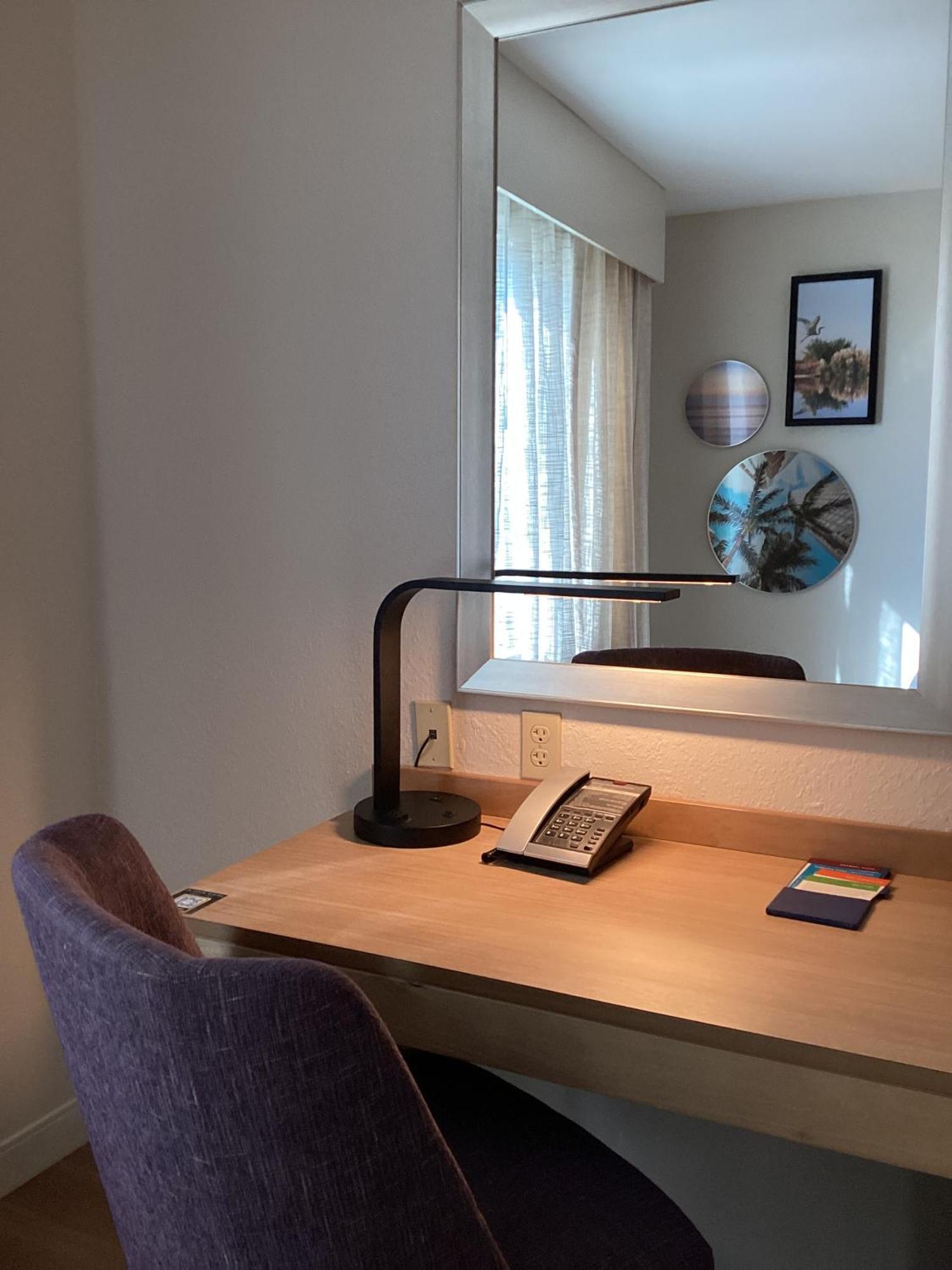 Hampton & By Hilton Downtown/brickell Hotel 3*