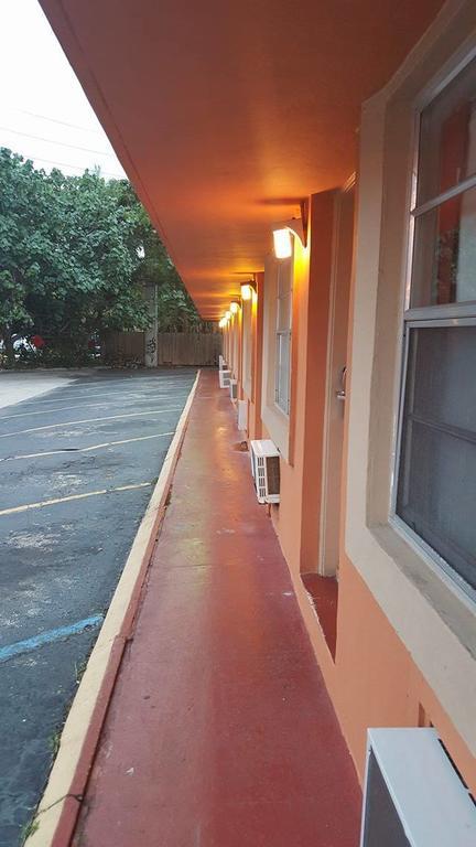 Motel Saturn -