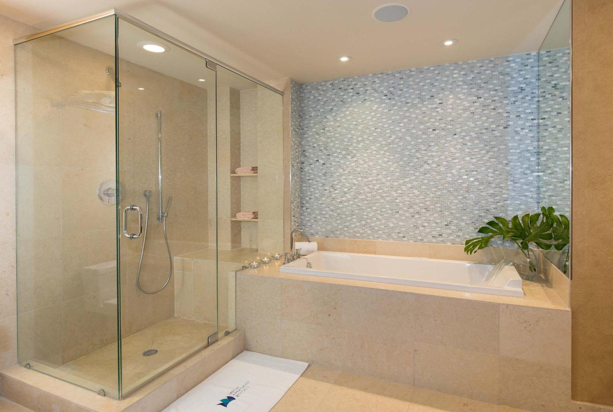 Mvr - Oceanfront Corner Balcony Luxe *
