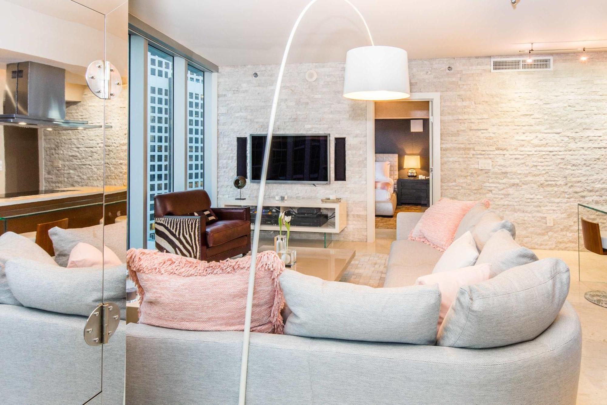 Mvr - Oceanfront Corner Balcony Luxe *